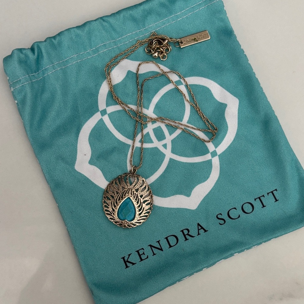 Kendra Scott Aliyah Necklace in a round peacock feather design turquoise gold
